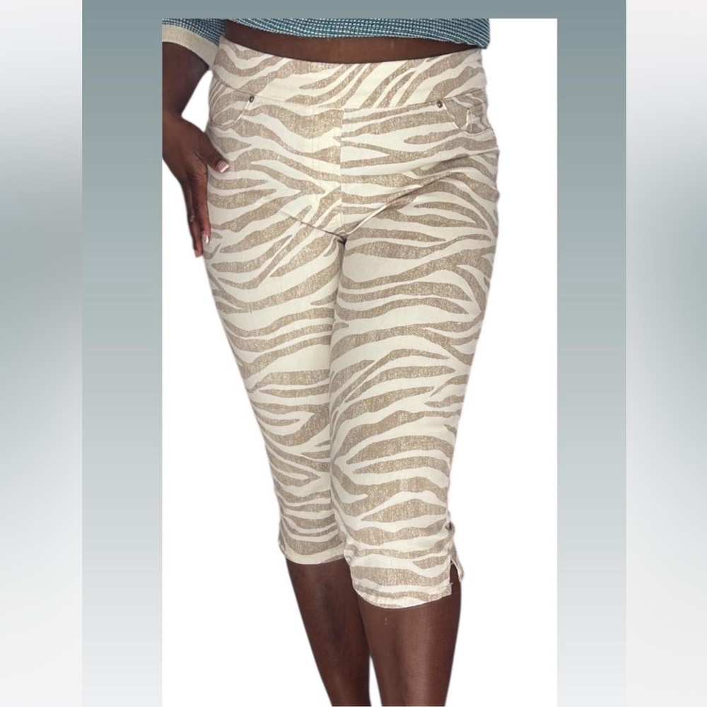 Chico's Cream and Tan Zebra-Print Capri Pants
